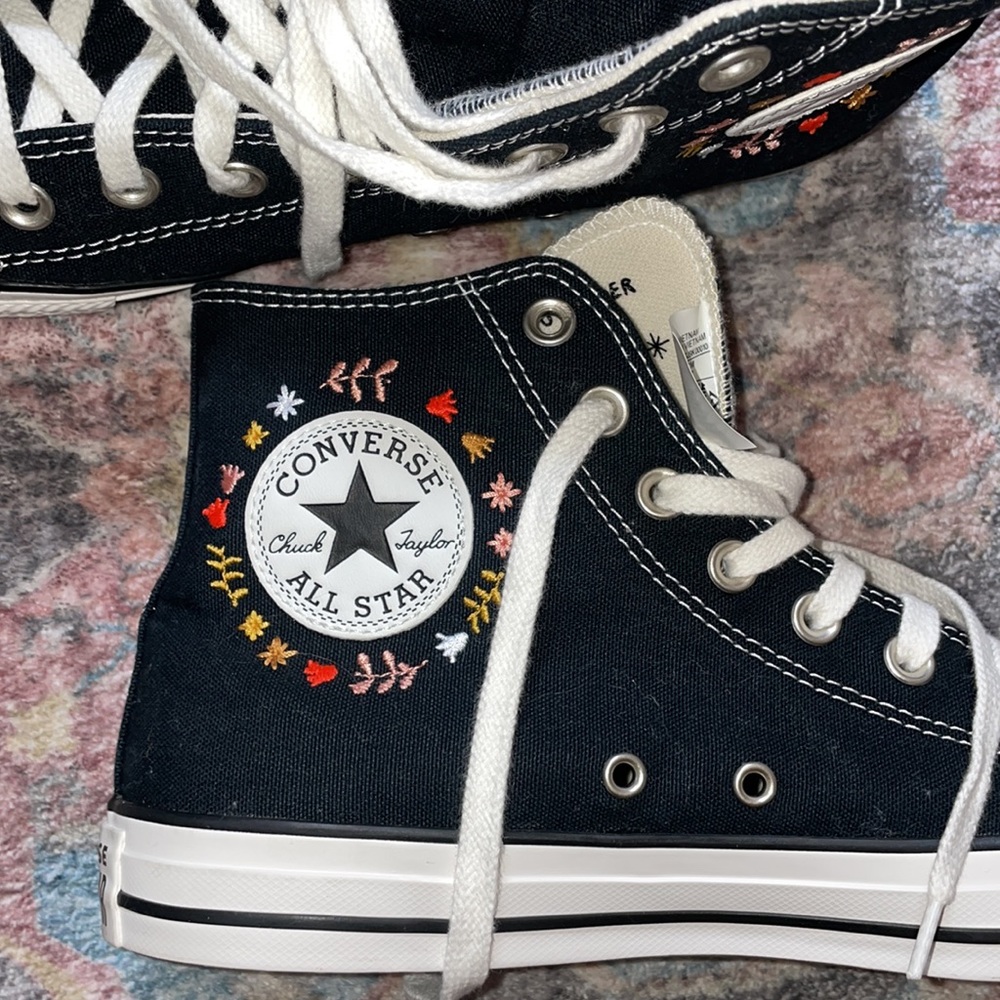 Women’s hightop embroidered converse